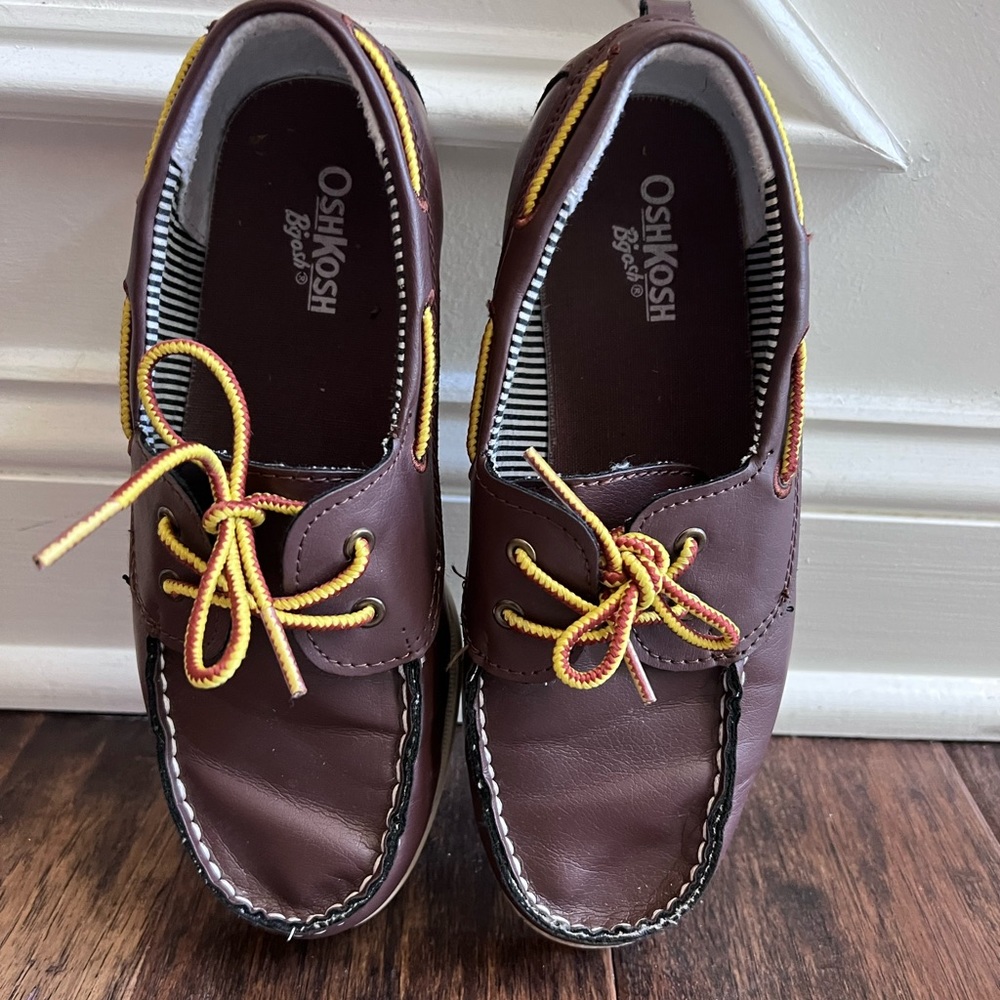 OshKosh Size 3 Boat Shoes Loafers Excellent Condition